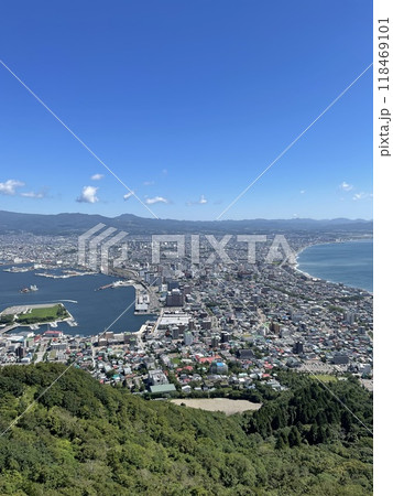 函館山にて日本海と太平洋 118469101
