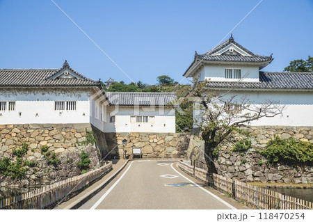 彦根市、国宝彦根城の佐和口多聞櫓 118470254