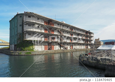小樽　北運河と歴史的建造物　旧北海製罐倉庫(株)第3倉庫 118470405