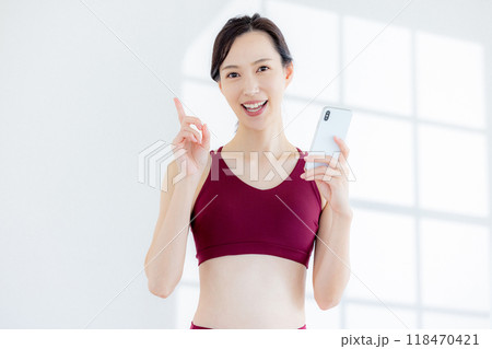 ヨガウェアを着ている女性 ヨガウェアを着ている女性 118470421