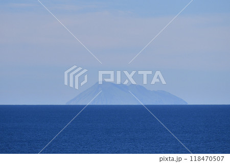 秋の北海道上ノ国町から渡島大島の風景を撮影 秋の北海道上ノ国町から渡島大島の風景を撮影 118470507