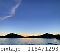夕方から夜へと向かう空 118471293