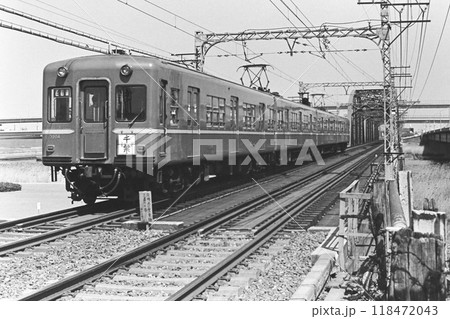 京成・3200形3204～3201、堀切菖蒲園ー京成関屋（荒川橋梁）、1982年4月11日 118472043