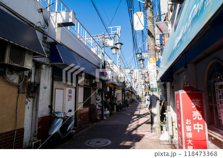 【蒲田西口商店街】早朝の蒲田駅前飲食店街 【蒲田西口商店街】早朝の蒲田駅前飲食店街 118473368