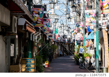 【蒲田西口商店街】早朝の蒲田駅前飲食店街 118473373