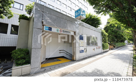 東京メトロ、丸ノ内線と千代田線の国会議事堂前駅4番出入口 118473978