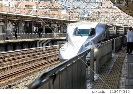 浜松駅に入線するこだま号（ひかり号） 118474516