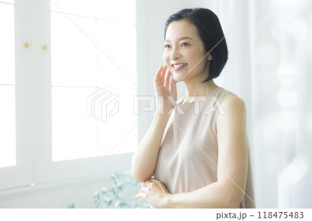 ミドル女性のビューティイメージ ミドル女性のビューティイメージ 118475483