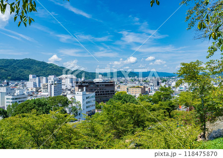 岡山県津山市　津山城から見おろす津山の町並み 118475870