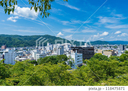 岡山県津山市　津山城から見おろす津山の町並み 118475871