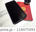 海外旅行の必需品、パスポートとスマホと腕時計 118475993