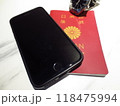 海外旅行の必需品、パスポートとスマホと腕時計 118475994