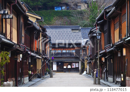 早朝の東茶屋街 118477015