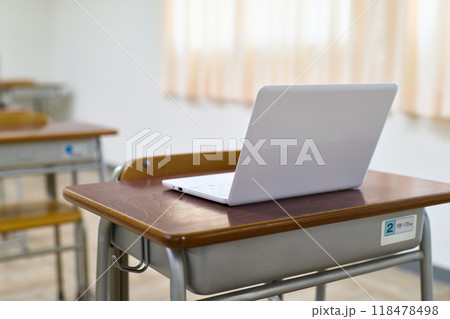 机　教室　パソコン　小学校　プログラミング 118478498