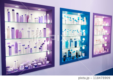 Showcase shop with plastic bottles cosmetic and shampoo Showcase shop with plastic bottles cosmetic and shampoo 118478909