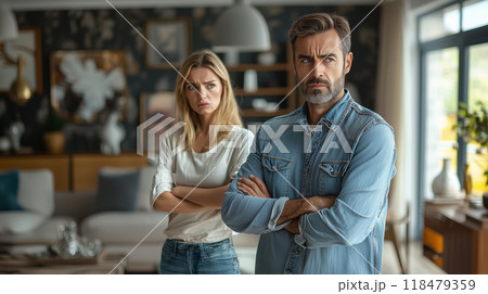 対立するカップルの緊張と感情 118479359