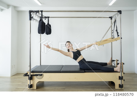 マシンピラティス イメージ マシンピラティス イメージ 118480570