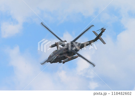 雲上の陸上自衛隊UH-60Jヘリコプター 雲上の陸上自衛隊UH-60Jヘリコプター 118482602