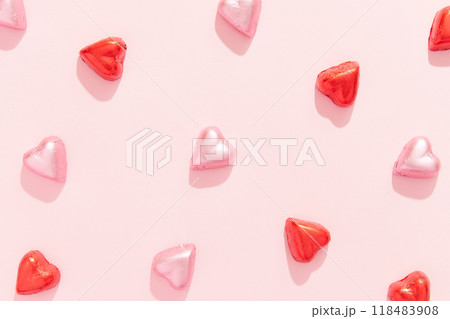 Pattern of heart shaped chocolate candies on pink background 118483908