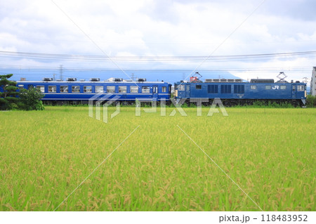 上越線を力走するEF64‐1053号機牽引のELぐんまfin9号_2024/9/16撮影 上越線を力走するEF64‐1053号機牽引のELぐんまfin9号_2024/9/16撮影 118483952