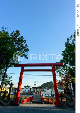 境内から観える鳥居と禊橋風景「茅葺きの社寺建造物としては唯一の国宝」　青井阿蘇神社（国宝）(人吉市) 118485019