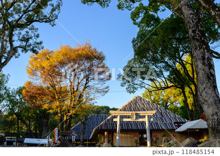 境内前から観える風景「茅葺きの社寺建造物としては唯一の国宝」　青井阿蘇神社（国宝）(人吉市) 118485154