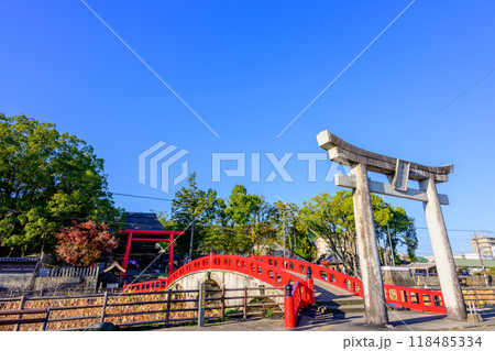 神社前に映える禊橋と鳥居風景「茅葺きの社寺建造物としては唯一の国宝」　青井阿蘇神社（国宝）(人吉市) 118485334