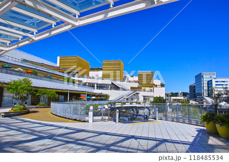 神奈川県藤沢市、快晴の辻堂駅北口の風景 神奈川県藤沢市、快晴の辻堂駅北口の風景 118485534