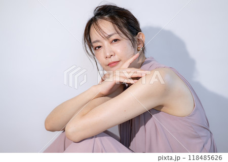 40代の日本人女性・美容・スキンケアイメージ 40代の日本人女性・美容・スキンケアイメージ 118485626