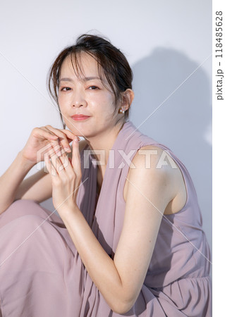 40代の日本人女性・美容・スキンケアイメージ 40代の日本人女性・美容・スキンケアイメージ 118485628