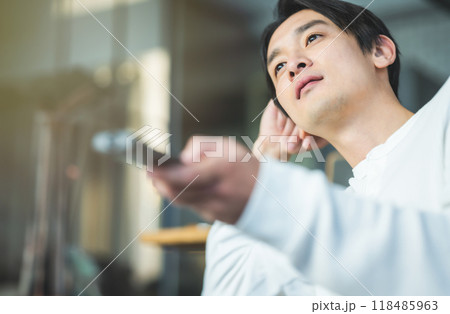 男性ポートレート 118485963