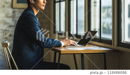 男性ポートレート 118486086