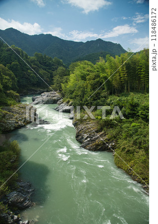 櫛田川(姿見の池近くの橋上から)　【三重県松阪市飯高町】 118486172