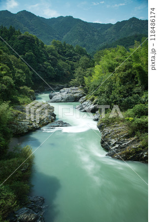 櫛田川(姿見の池近くの橋上から)　【三重県松阪市飯高町】 118486174