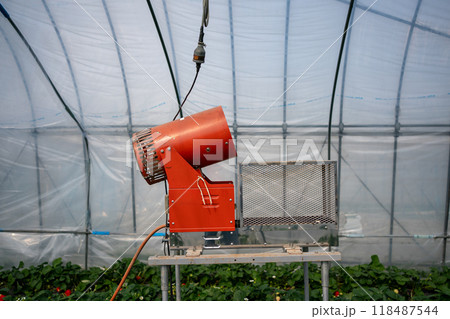 いちごビニールハウス内の光合成促進機 118487544