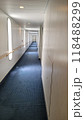 建物内通路 廊下 無人の通路 清潔な屋内 採光 明るい通路 118488299