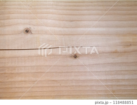 ヒビの入った木の板 118488851