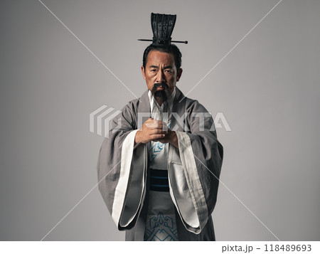 三国志に登場するような中国歴史上の偉人が挨拶するシーン 118489693