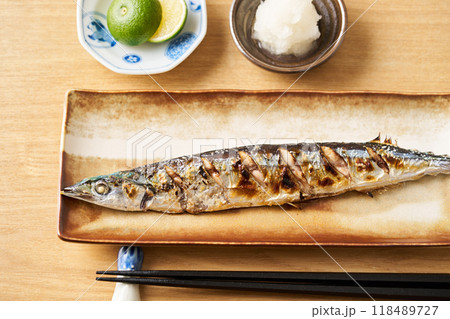 秋刀魚の塩焼き 118489727