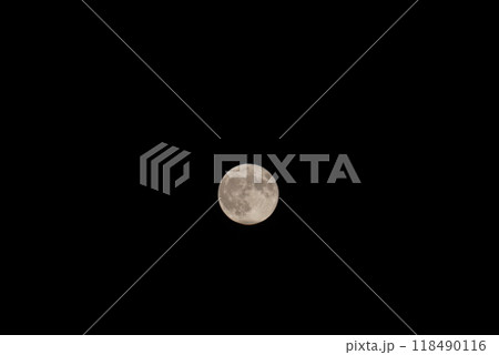 夜空に浮かぶ満月 夜空に浮かぶ満月 118490116