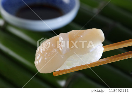 美味しい帆立寿司の握り鮨 118492111