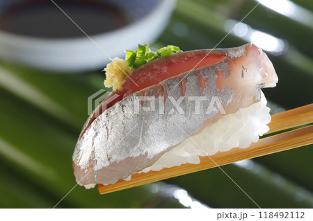 美味しい鯵寿司の握り鮨 118492112