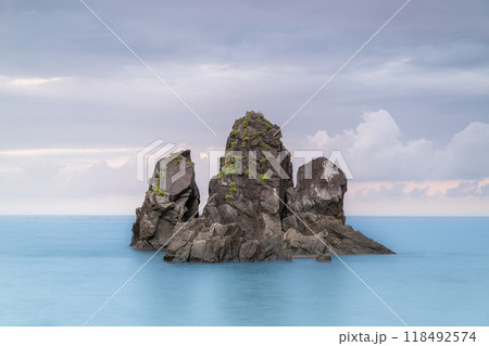 Tranquil Twilight Tide: Rocky Cove at Sunset. Suao, Taiwan. 118492574