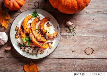 Roasted pumpkin with greek yogurt and herbs 118493750