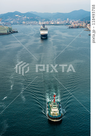 長崎港客船出港(Celebrity Millennium)女神大橋から【長崎市】 長崎港客船出港(Celebrity Millennium)女神大橋から【長崎市】 118493788