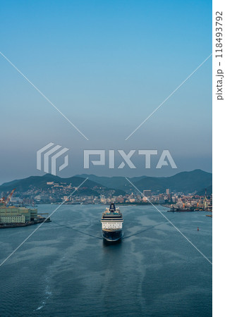長崎港客船出港（Celebrity Millennium）女神大橋から【長崎市】 118493792