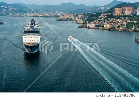 長崎港客船出港(Celebrity Millennium)女神大橋から【長崎市】 長崎港客船出港(Celebrity Millennium)女神大橋から【長崎市】 118493796