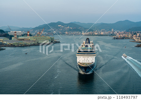 長崎港客船出港（Celebrity Millennium）女神大橋から【長崎市】 118493797