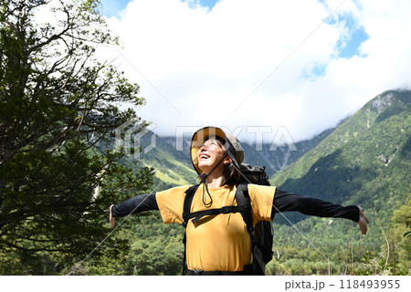 上高地に初めて来た山ガール 上高地に初めて来た山ガール 118493955
