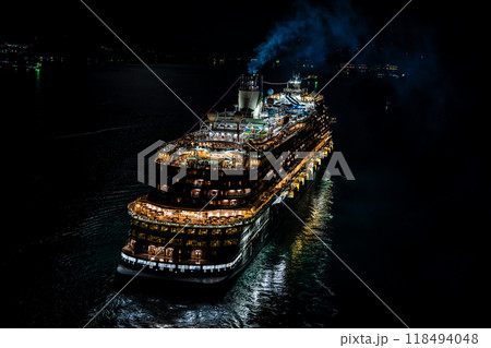 長崎港客船出港(Adora Magic City)女神大橋通過夜景ライトアップ【長崎市】 長崎港客船出港(Adora Magic City)女神大橋通過夜景ライトアップ【長崎市】 118494048